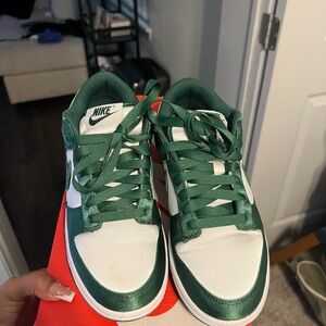 Nike “Satin Green” women’s dunk low
